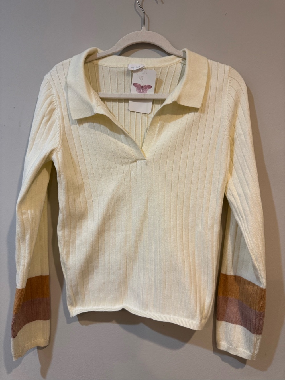 Women's Cream Ribbed Collared Pullover with Color-Block Cuffs